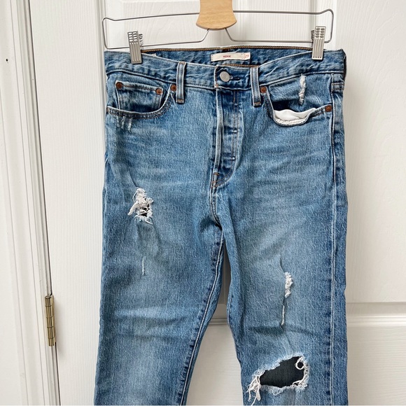 Levis Wedgie Fit Jeans in Medium Wash - Picture 2 of 5